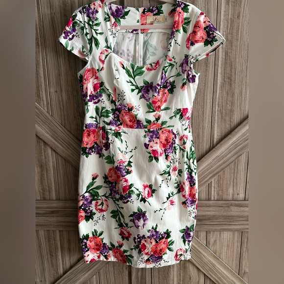 Retro Floral Print Knee Length Bodycon Dress - Picture 4 of 9